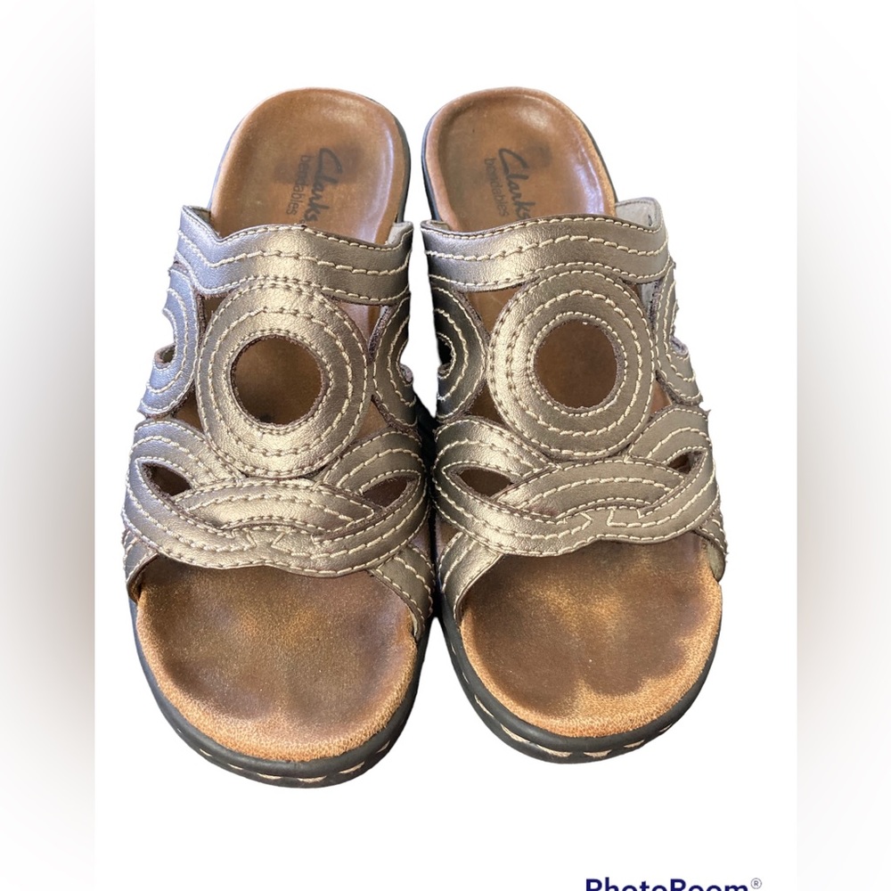 Clarks Bendable Bronze leather slip on sandal #60242. 7.5